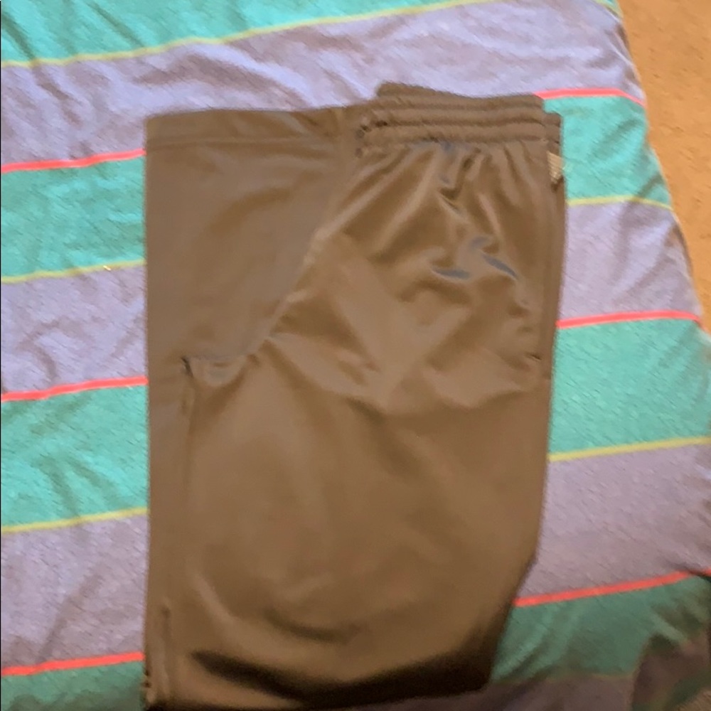 Men’s workout pants size small